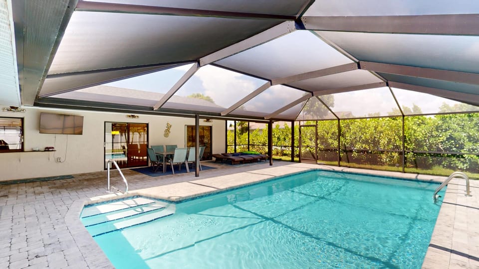 POOL LANAI