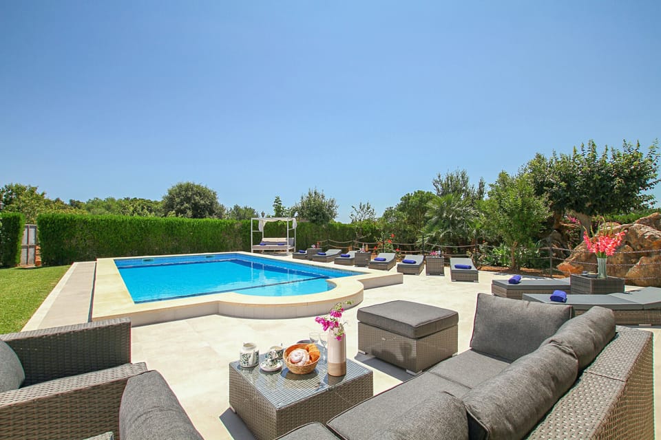 Beautiful villa with swimming pool
