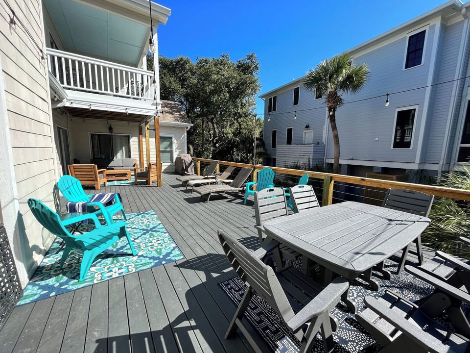 Huge back deck with lots of seating!
