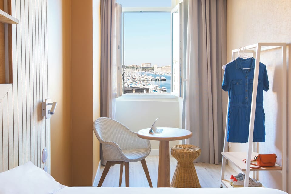 Classic Double Room, Harbor View | Soundproofing, cribs (free), WiFi (free), bed sheets