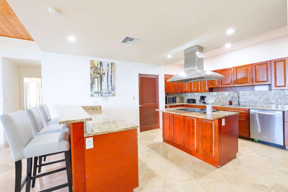 Gourmet Kitchen and Bar