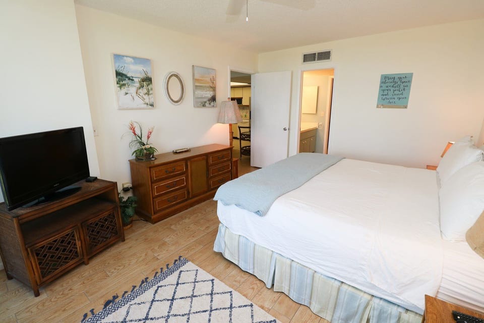 St. Augustine Beach Rentals Master Bedroom