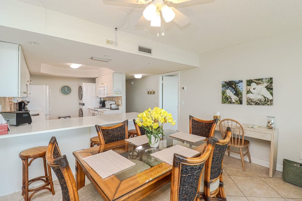 St. Augustine Ocean View Rentals Dining Room/ Kitchen