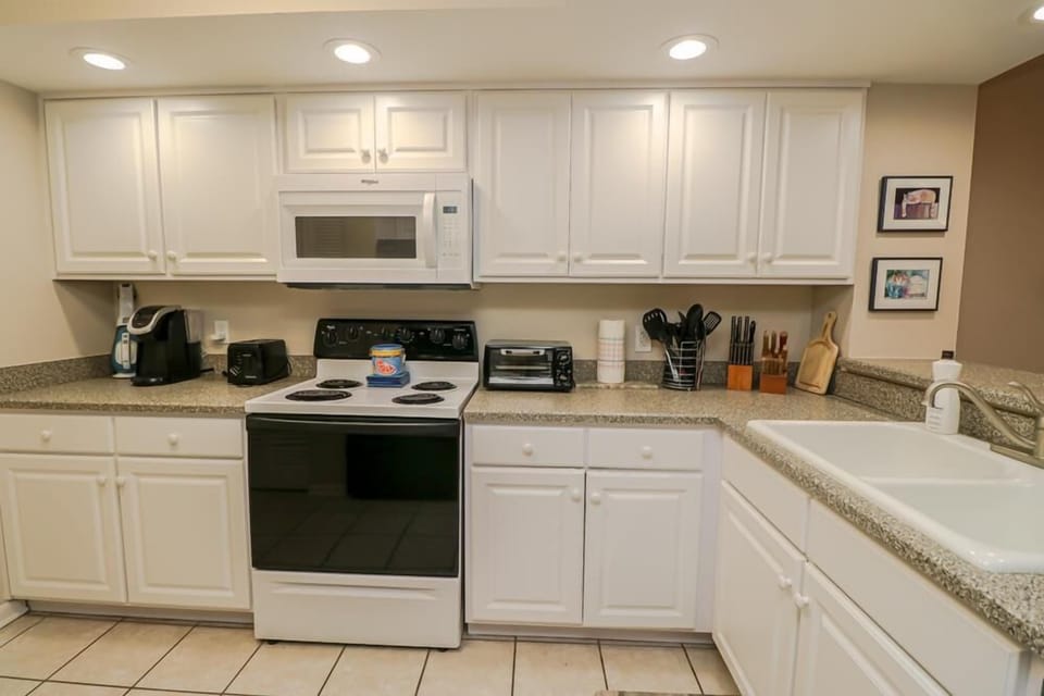 St. Augustine Ocean View Rentals Kitchen