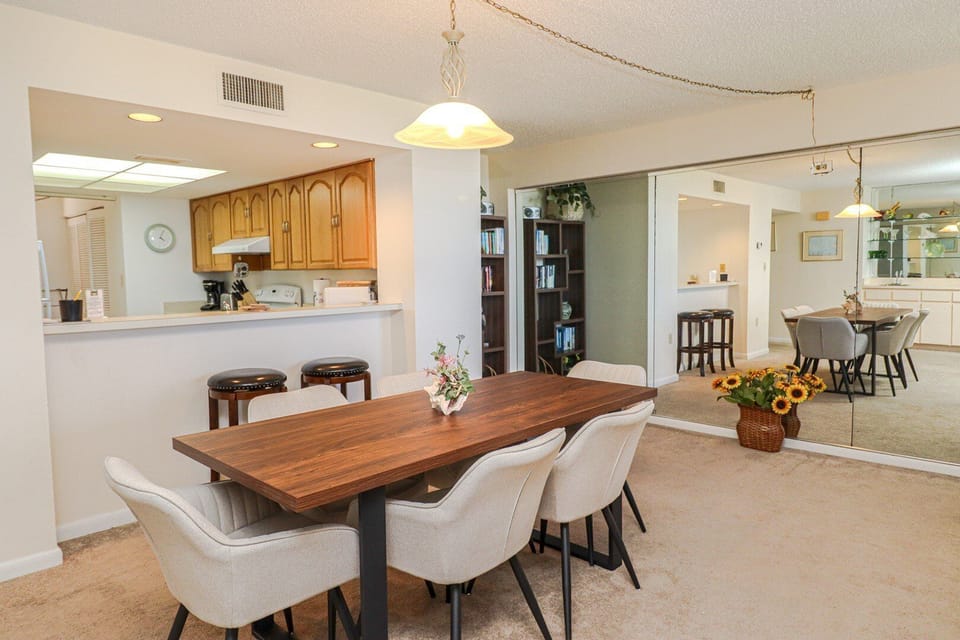 St. Augustine Beach Rentals Dining Room