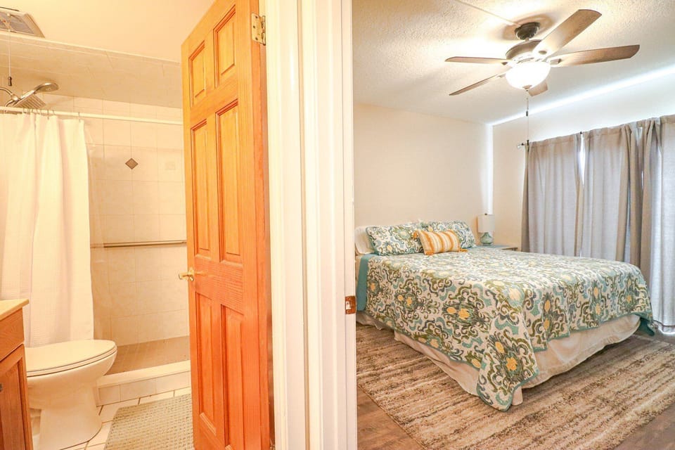 St. Augustine Beach Rentals Bedroom and Bathroom