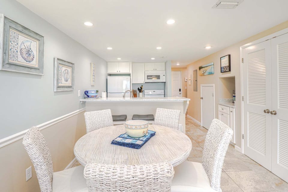 St. Augustine Beach Rentals Dining Room