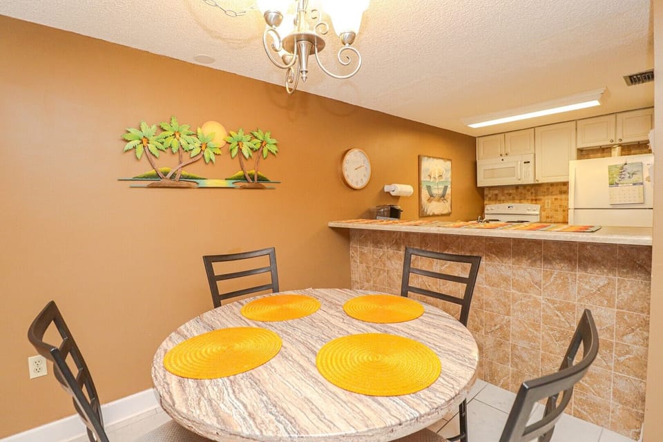 St. Augustine Beach Rentals Dining Room