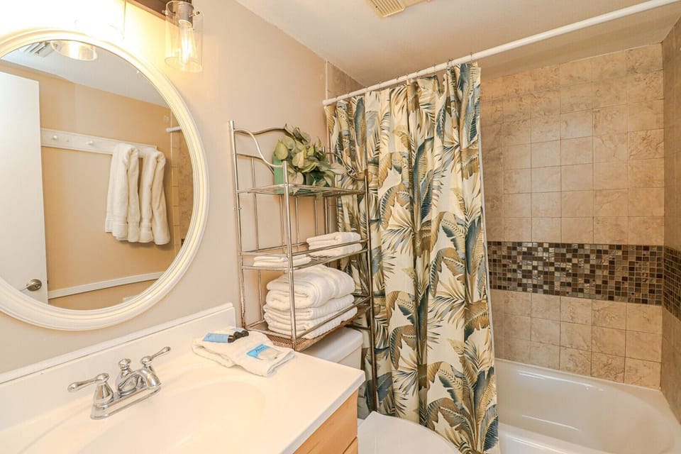 St. Augustine Beach Rentals Guest Bathroom