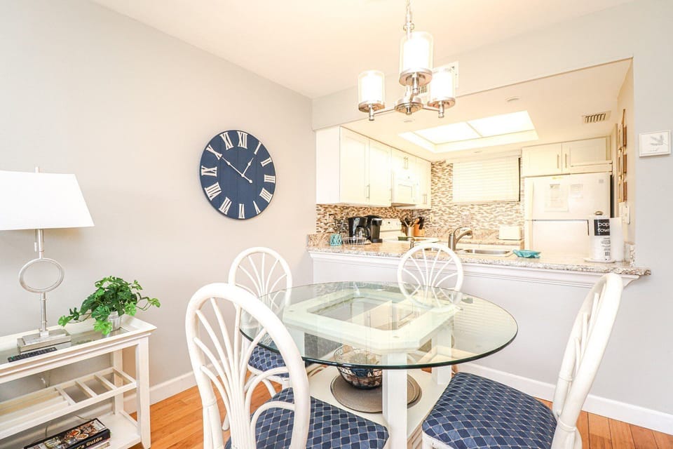 St. Augustine Beach Rentals Dining Room