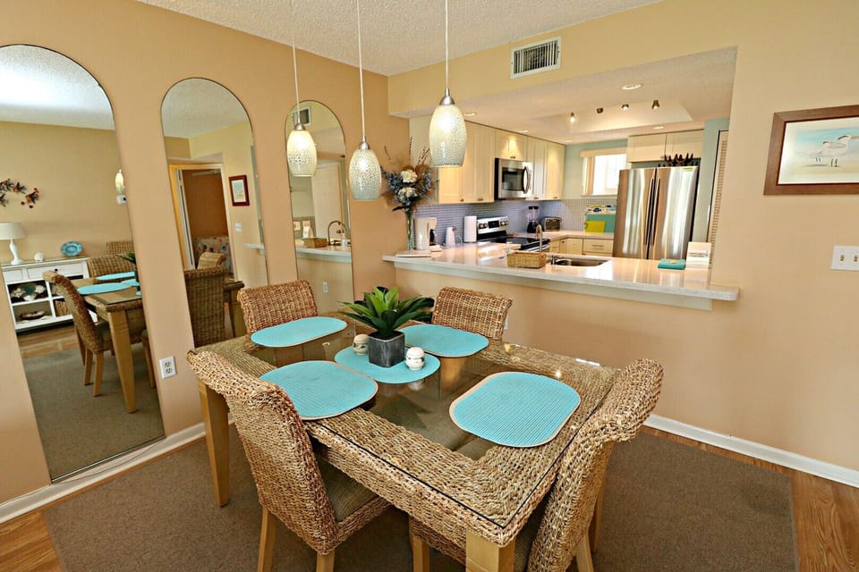 St. Augustine Beach Rentals Dining Room