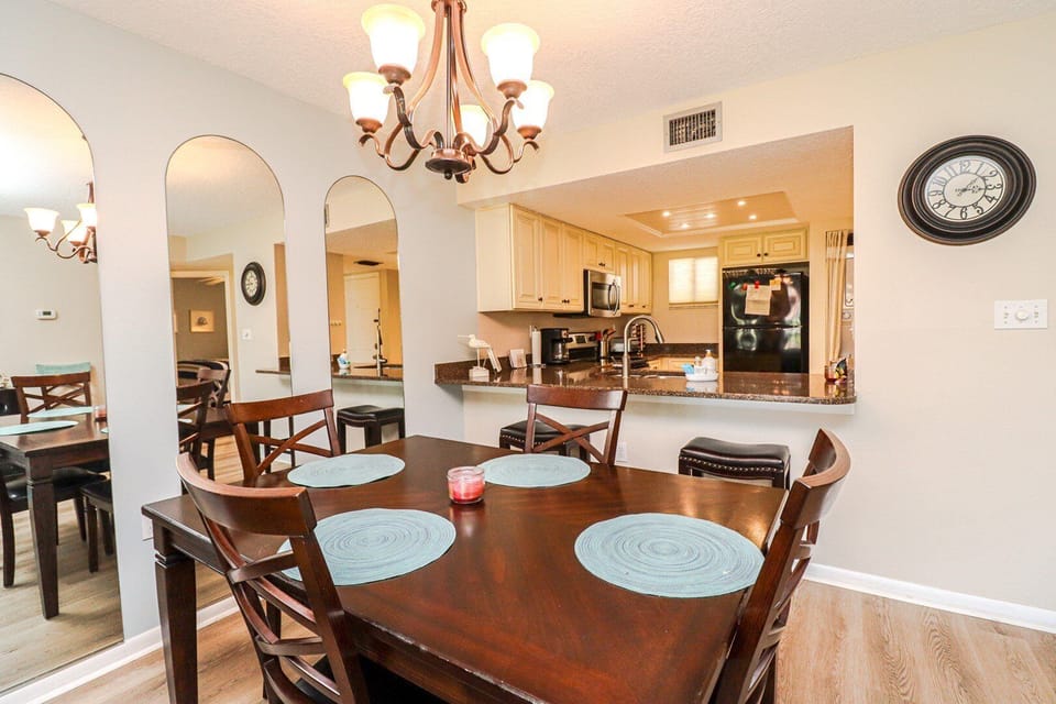 St. Augustine Beach Rentals Dining Room