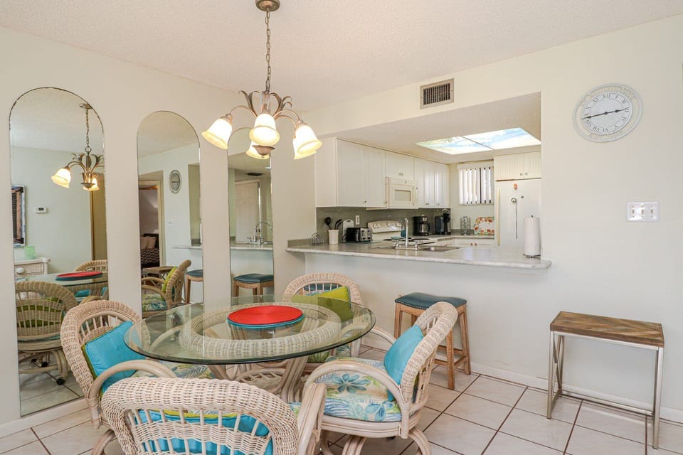 St. Augustine Beach Rentals Dining Room