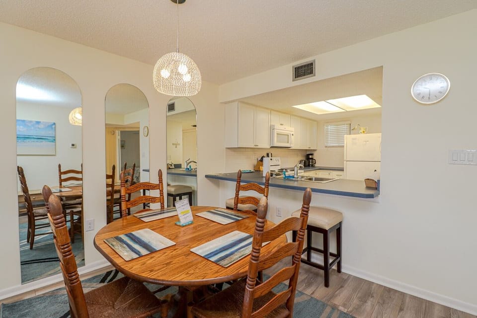 St. Augustine Beach Rentals Dining Room