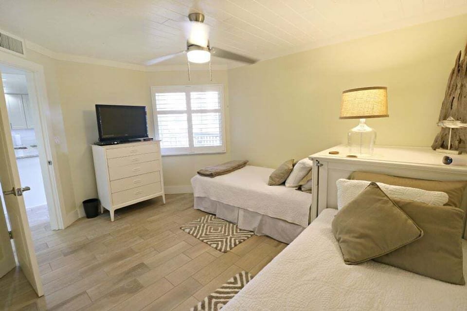 Beach Vacation Condo Guest Room