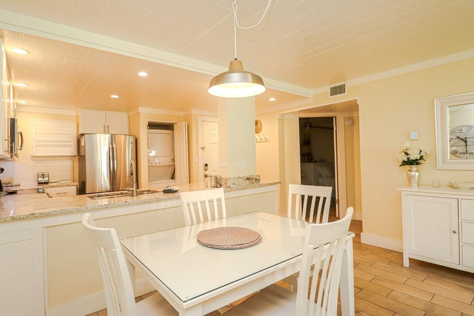 St. Augustine Beach Rentals Dining Room