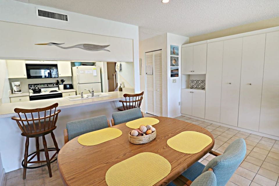 St.Augustine Ocean Front Rentals Dining/Murphy Bed