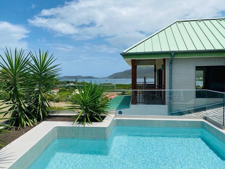 Apt 2 Private Pool and view of the ocean