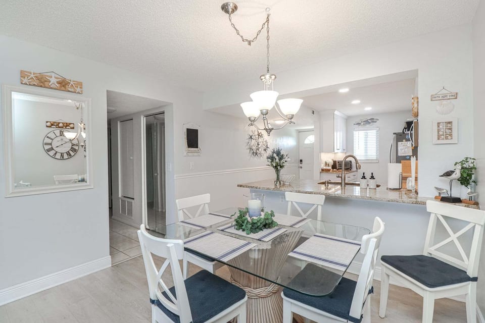 St. Augustine Beach Rentals Dining Room