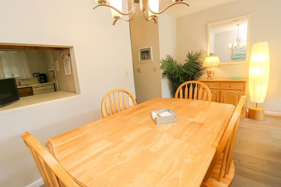 St. Augustine Beach Rentals Dining Room