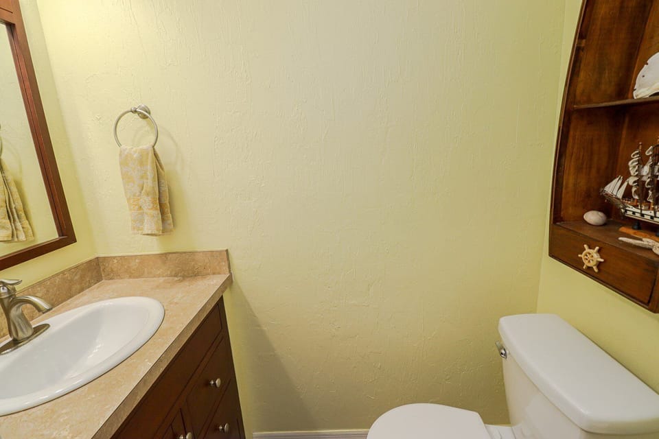 St. Augustine Beach Rentals Downstairs 1/2 bath