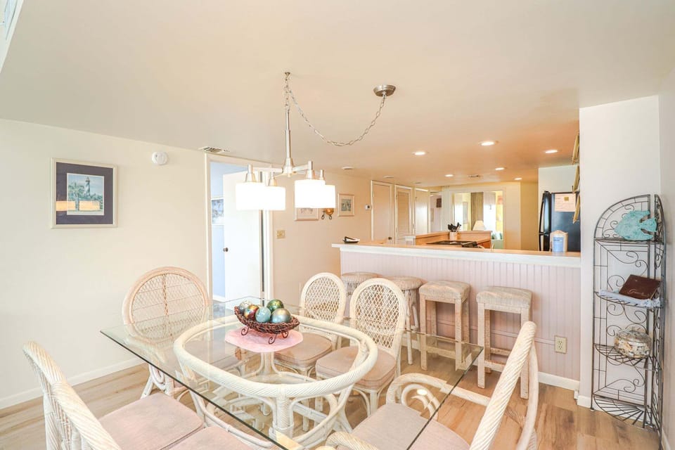 St. Augustine Beach Rentals Dining Room