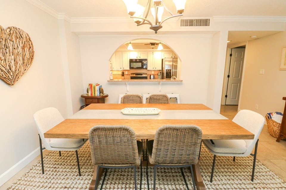 St. Augustine Beach Rentals Dining Room