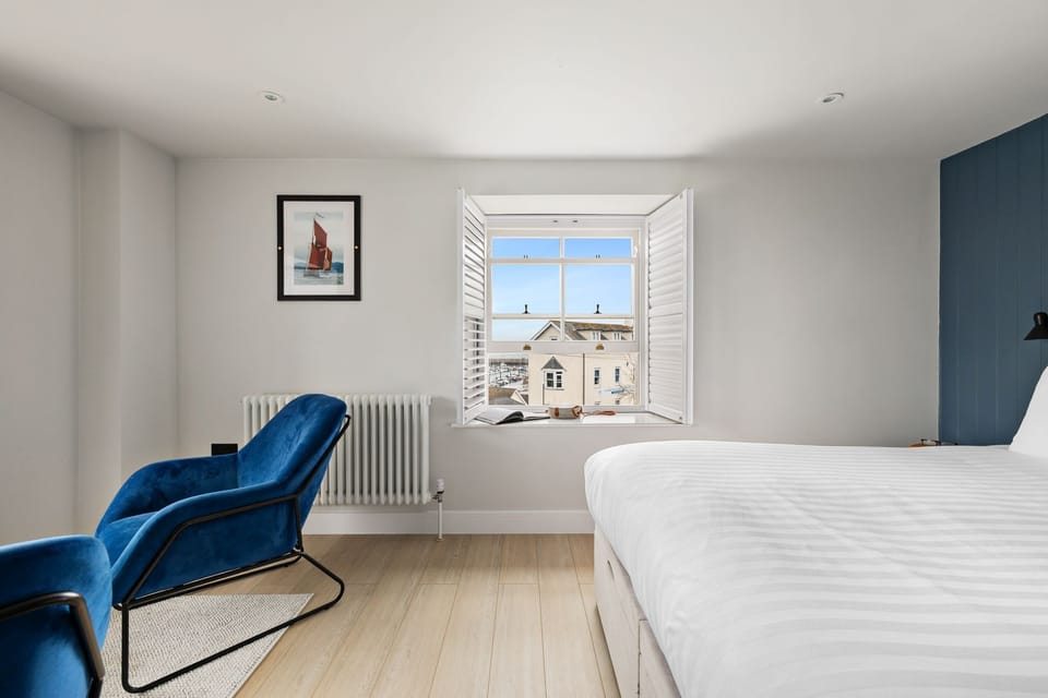 Seating area for two with sea view and king size bed - Pilgrim Suite