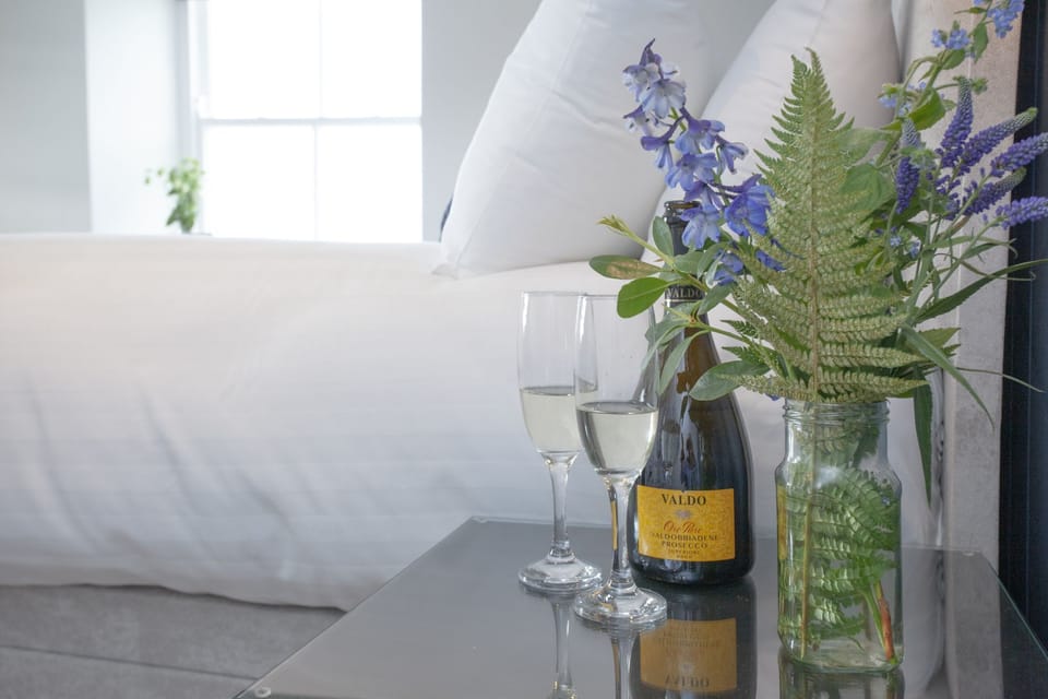 King size bed with bedside tables - Pilgrim Suite