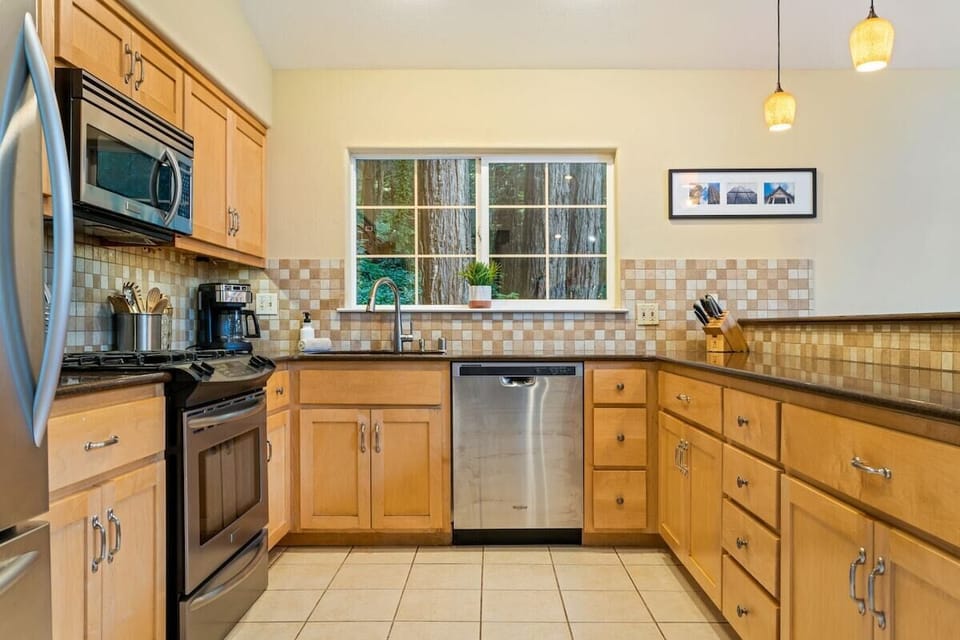 Your well-stocked kitchen will guarantee some wonderful memories as you fill the kitchen with the enticing aromas of a shared meal amongst family and friends. 