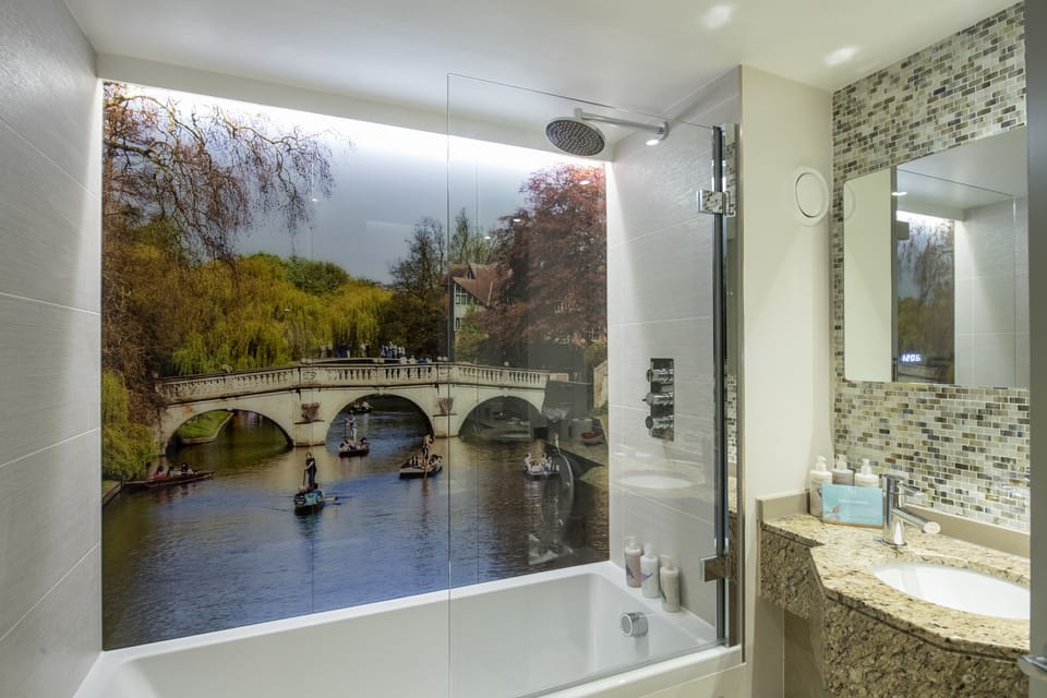 Superior Double Room, Bathtub | Bathroom | Free toiletries, hair dryer, towels