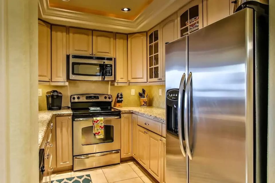 Gourmet Kitchen w/ Beautiful Accent Lighting!