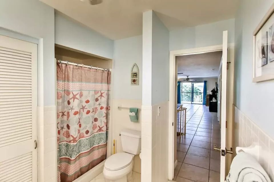 2nd Upstairs Bath