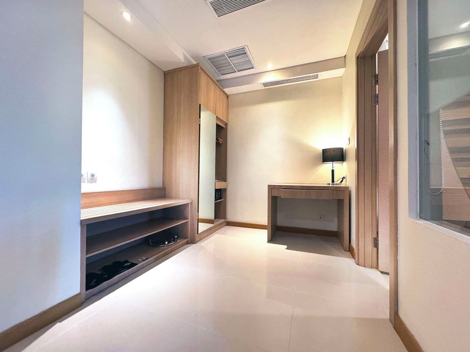 Minibar, in-room safe, desk, iron/ironing board (on request)