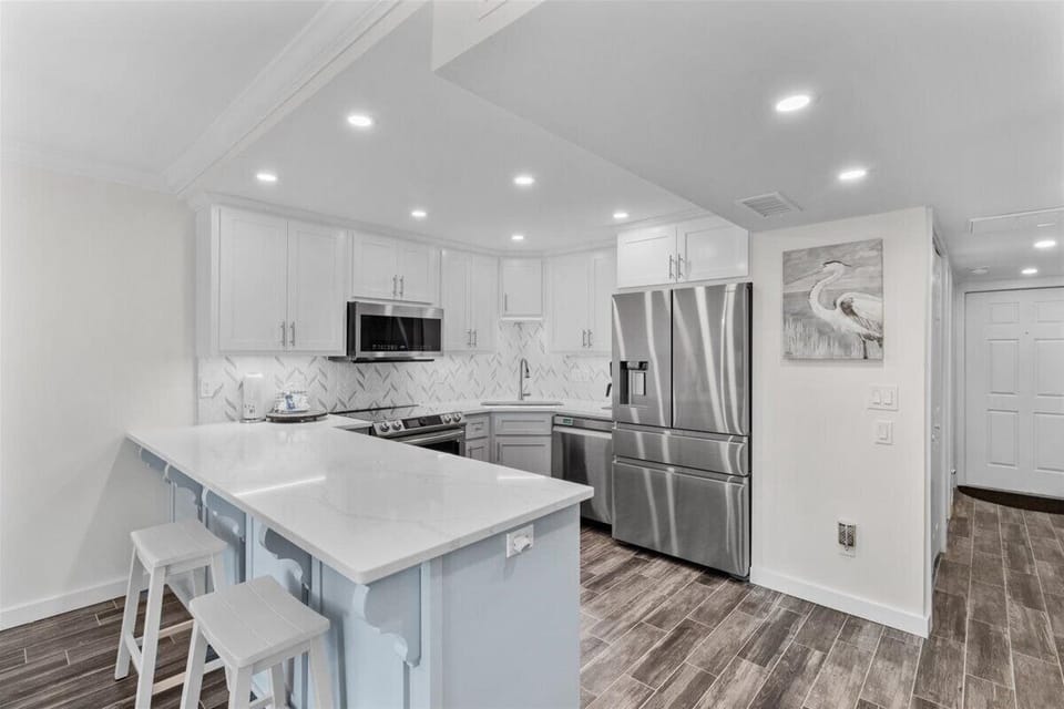 HSRC 413 Kitchen/ Breakfast Bar