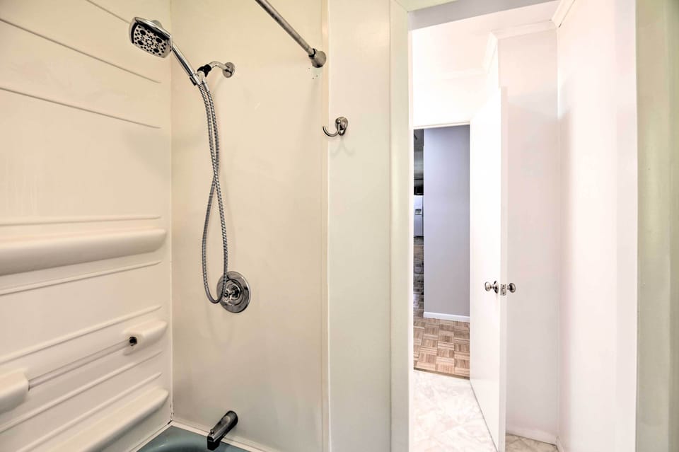 Bathroom | Shower/Tub Combo