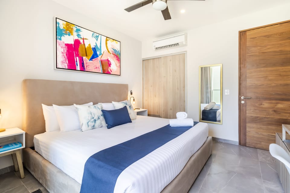City Apartment | 2 bedrooms, in-room safe, individually decorated, individually furnished