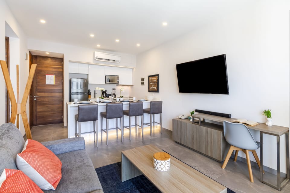 City Apartment | Living room | 42-inch Smart TV with cable channels, TV
