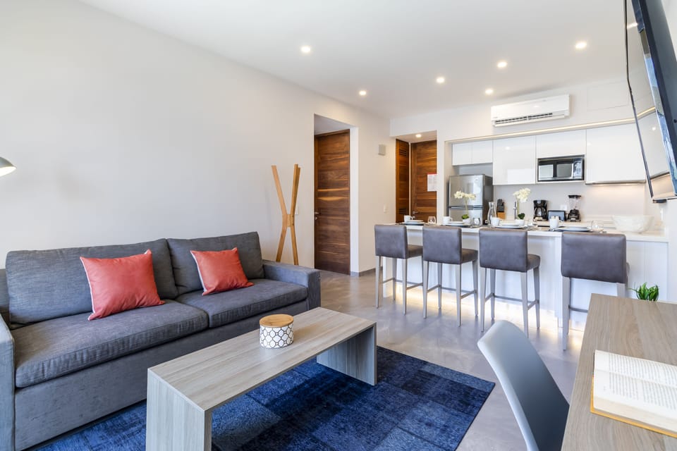 City Apartment | Living room | 42-inch Smart TV with cable channels, TV