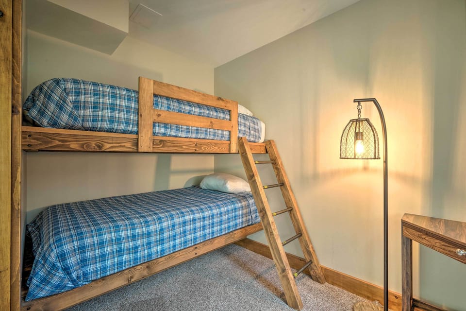 Twin Bunk Beds | Access via Bedroom 4