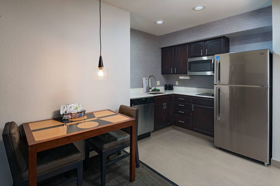 Coffee/tea maker, fridge, microwave, stovetop