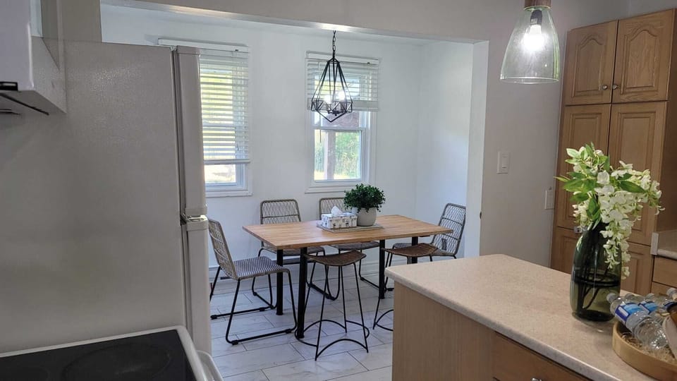 Kitchen dinette with lots of windows for that sun kiss in the morning. 