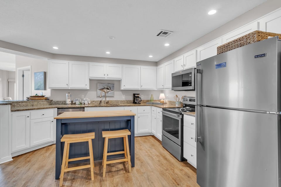 The Palms 8th Floor Penthouse. 3 bedrooms 3 bathrooms, sleeps 8. Managed by Island Rentals