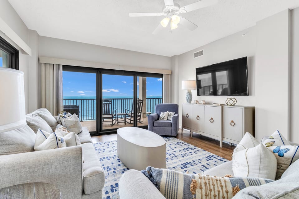 The Palms 8th Floor Penthouse. 3 bedrooms 3 bathrooms, sleeps 8. Managed by Island Rentals