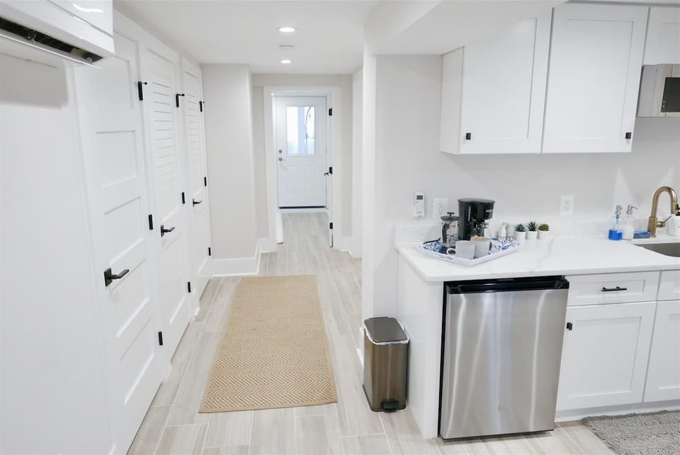 Hallway leads to bedrooms 
