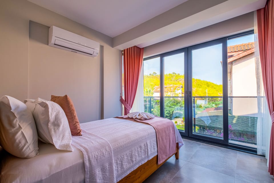 4 bedrooms, iron/ironing board, free WiFi