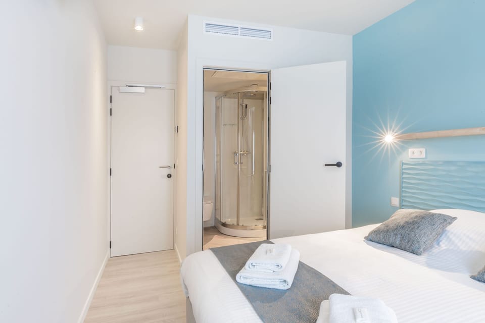 Comfort Double Room | Soundproofing, free WiFi, bed sheets, wheelchair access