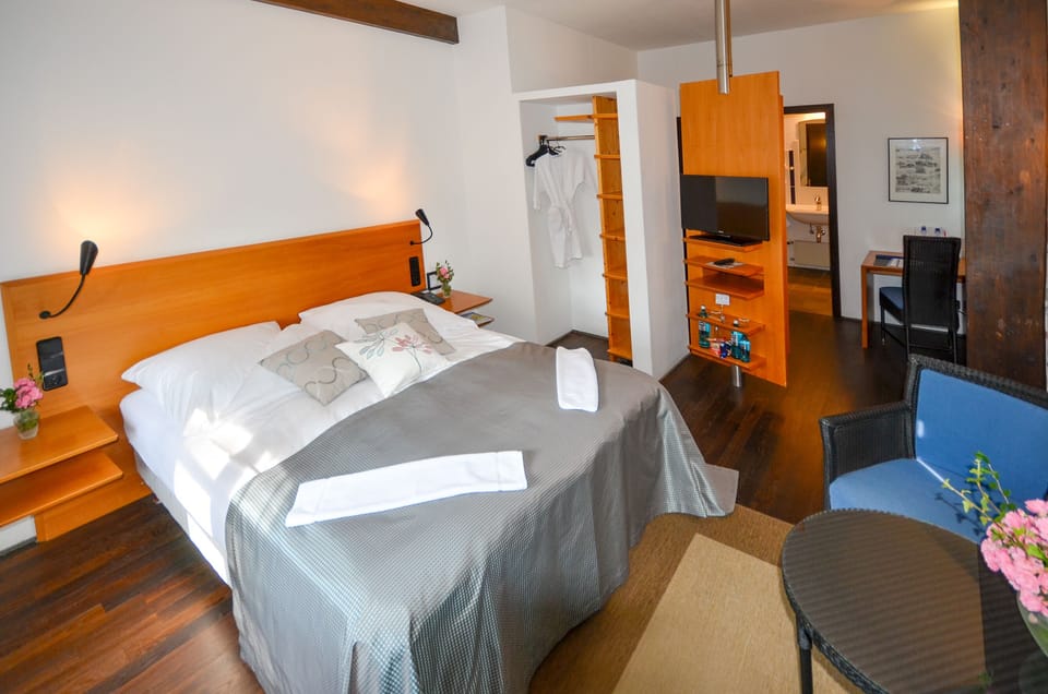 Junior Suite Single Use | Premium bedding, minibar, in-room safe, desk