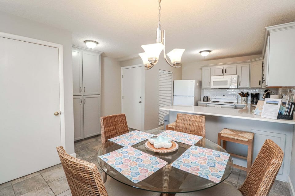 St. Augustine Beach Rentals Dining Room