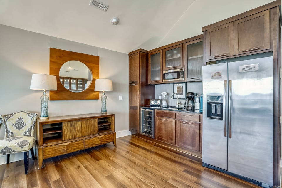 Upper Level Wet Bar